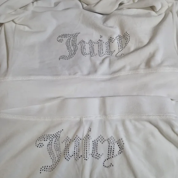 Juicy Couture White Lounge Set - Picture 2 of 4